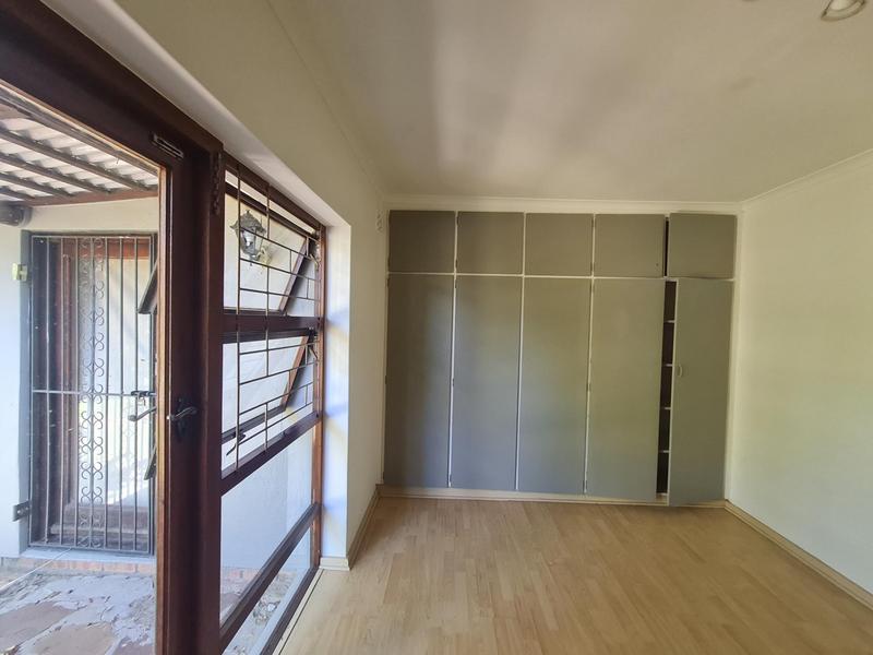 To Let 4 Bedroom Property for Rent in Heldervue Western Cape